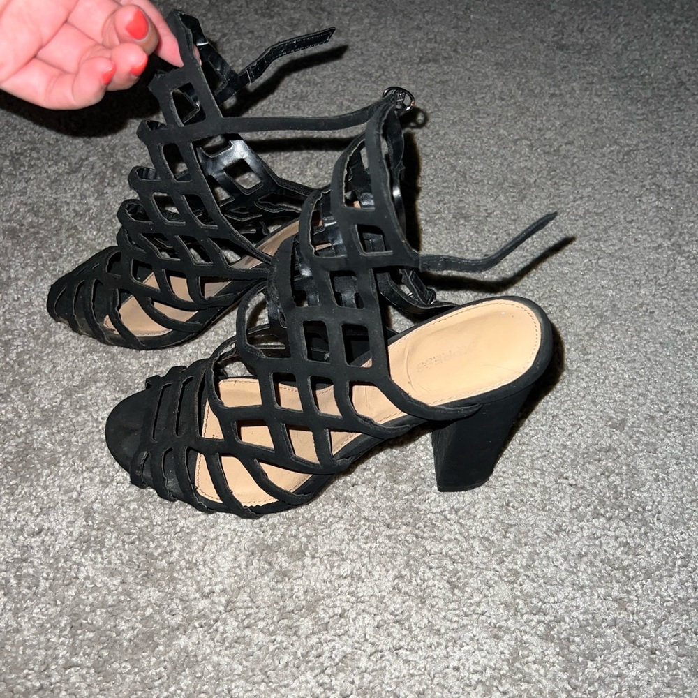 Heels - Picture 2 of 4